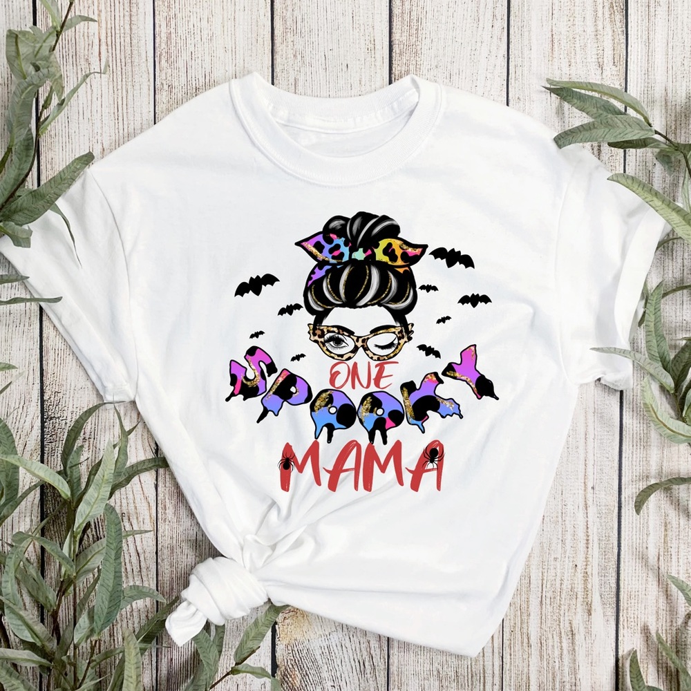 Halloween T-Shirt “One Spooky Mama”